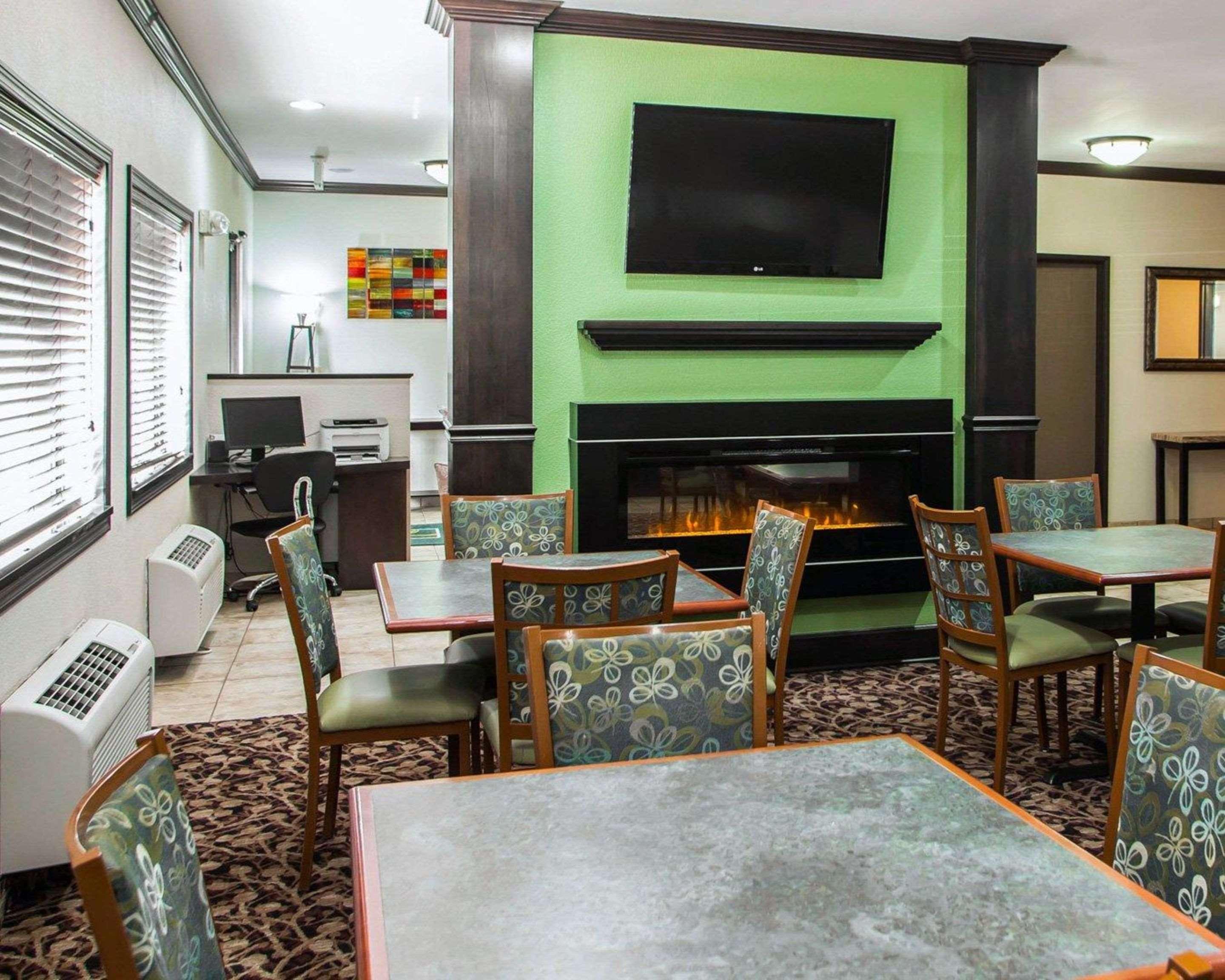 Quality Inn Near I-72 And Hwy 51 Forsyth Экстерьер фото