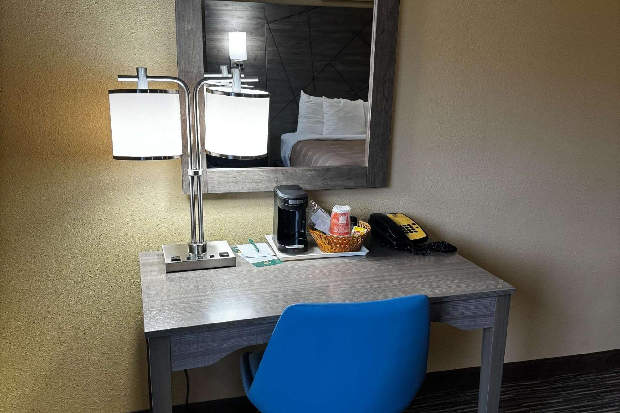 Quality Inn Near I-72 And Hwy 51 Forsyth Экстерьер фото