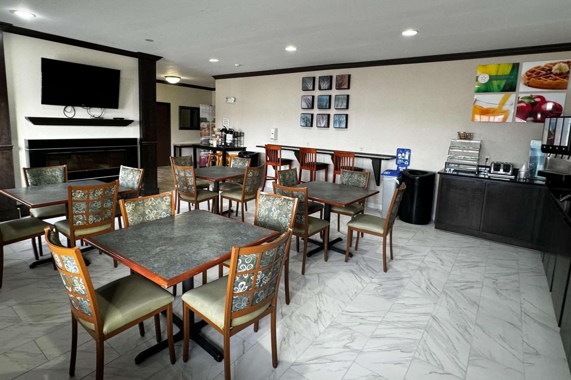 Quality Inn Near I-72 And Hwy 51 Forsyth Экстерьер фото